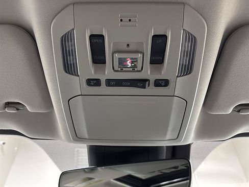 Used 2021 Toyota Highlander Limited AWD/4WD image 16