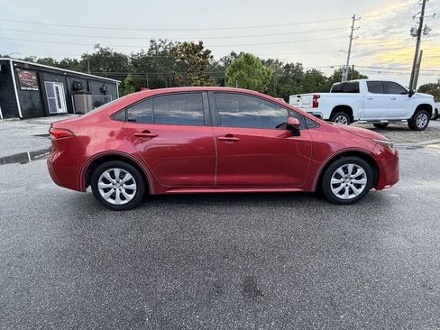 Used 2021 Toyota Corolla LE FWD image 2