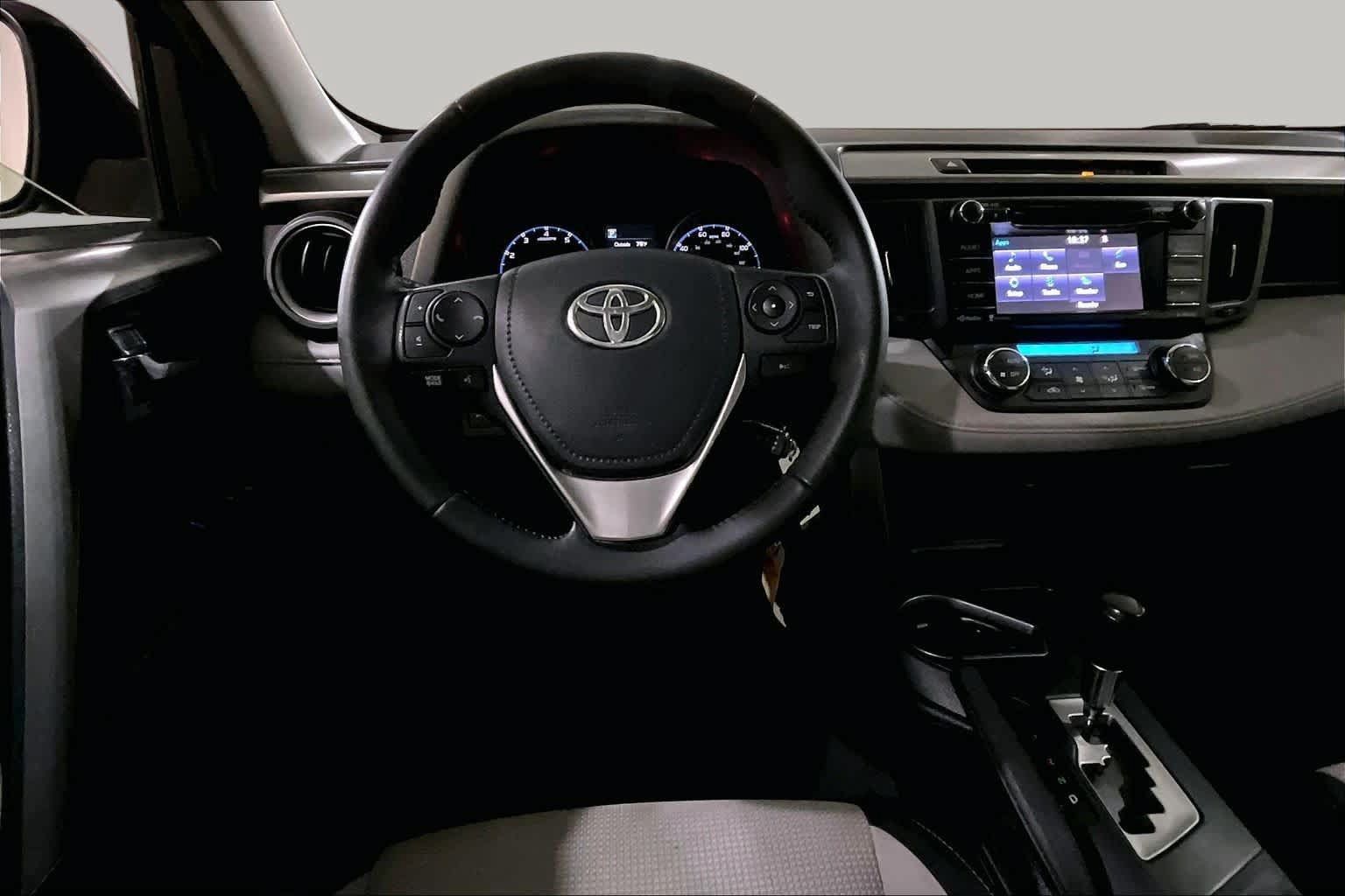 Used 2017 Toyota RAV4 XLE AWD/4WD image 5
