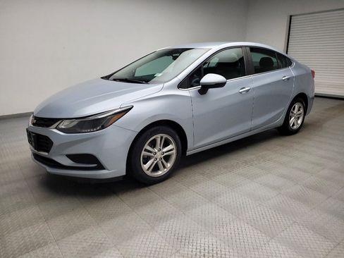 Used 2017 Chevrolet Cruze LT FWD image 2