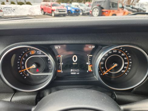 Used 2018 Jeep Wrangler Unlimited Sahara w/ Dual Top Group image 30