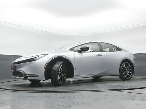 Used 2025 Toyota Prius Plug-In Hybrid image 30