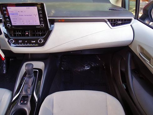 Used 2021 Toyota Corolla LE w/ Carpet Mat Package (TMS) FWD image 41
