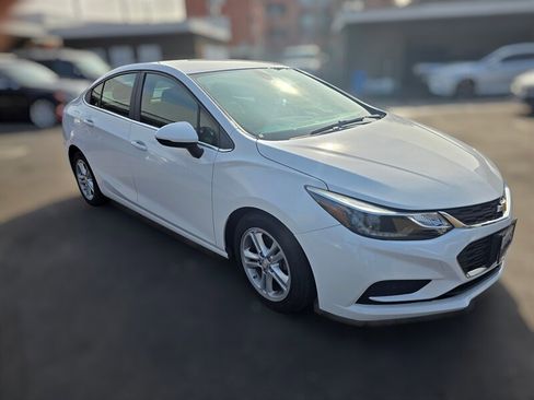 Used 2017 Chevrolet Cruze LT w/ Convenience Package image 4