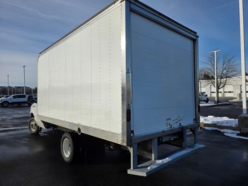 Used 2019 Ford E-350 and Econoline 350 Super Duty w/ Power Windows & Locks Group image 3