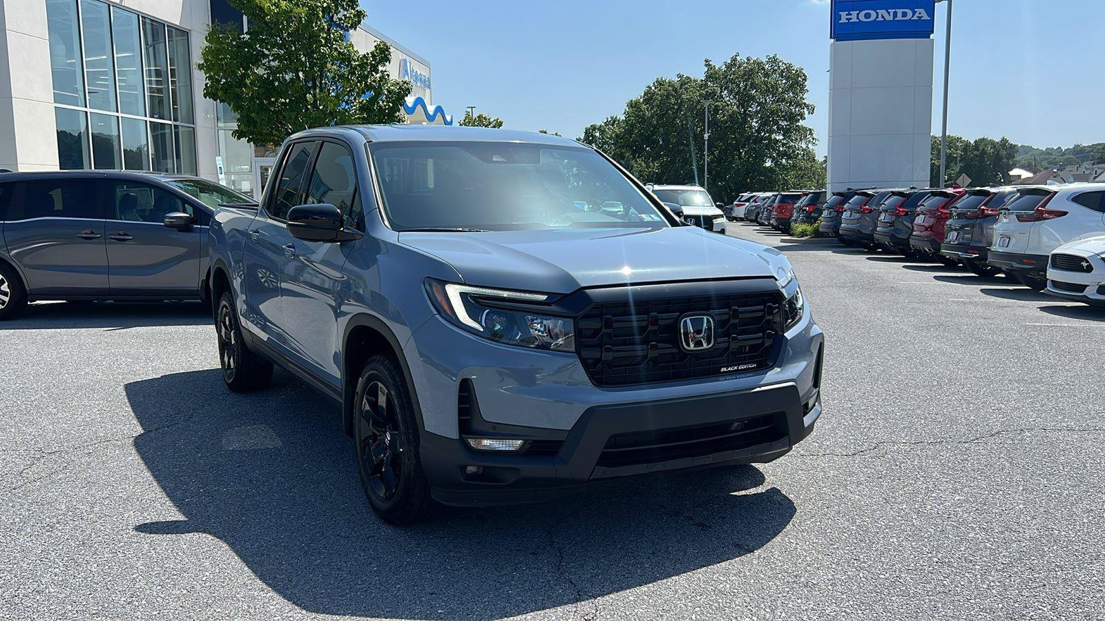 Used 2025 Honda Ridgeline Black Edition image 1