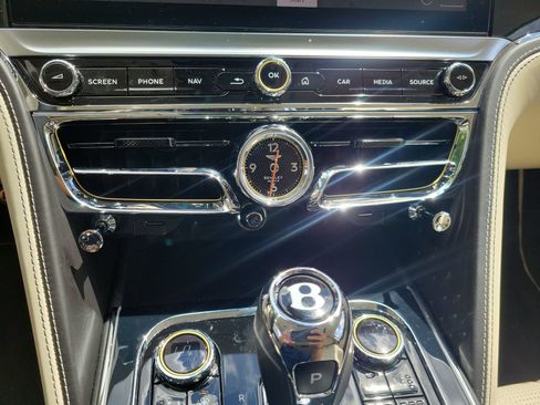 Used 2021 Bentley Flying Spur V8 AWD/4WD image 51