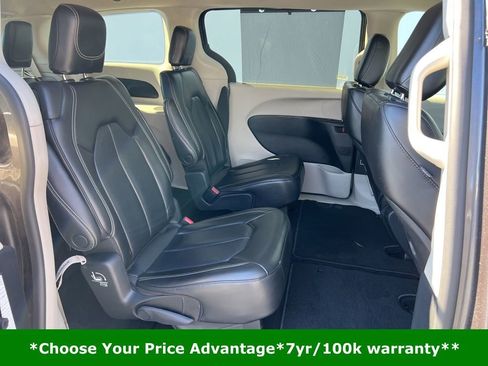 Certified 2023 Chrysler Pacifica Touring-L image 17