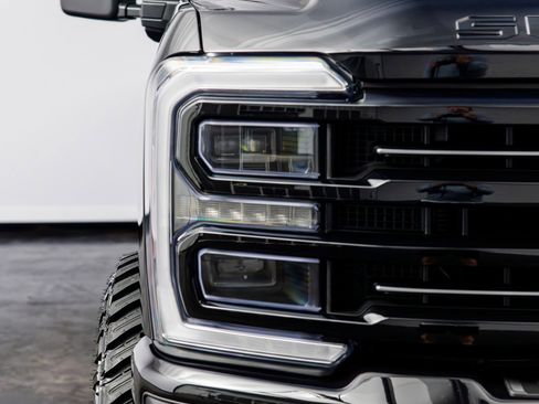 Used 2025 Ford F250 Platinum w/ FX4 Off-Road Package AWD/4WD image 3