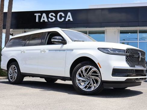 New 2025 Lincoln Navigator L Reserve AWD/4WD image 1