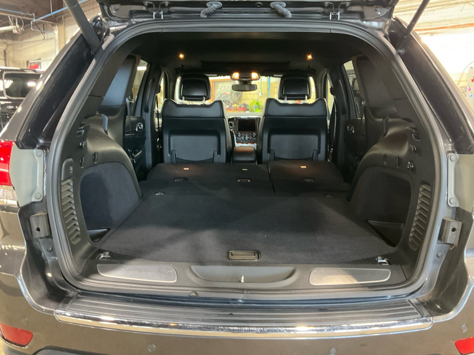 Used 2018 Jeep Grand Cherokee Limited w/ Trailer Tow Group IV AWD/4WD image 24