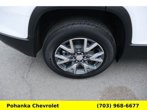 Used 2023 GMC Acadia SLT image 32