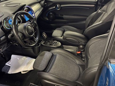 Used 2022 MINI Cooper SE image 2