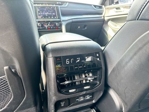 Used 2023 Jeep Grand Cherokee L Laredo image 20