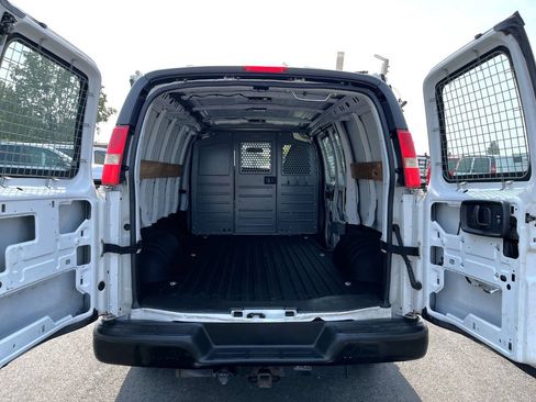 Used 2015 Chevrolet Express 2500 RWD image 20