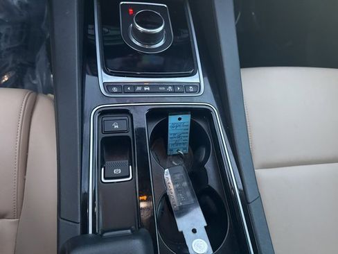 Used 2018 Jaguar F-PACE Premium image 18