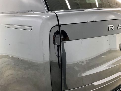 Used 2025 Land Rover Range Rover SE AWD/4WD image 29