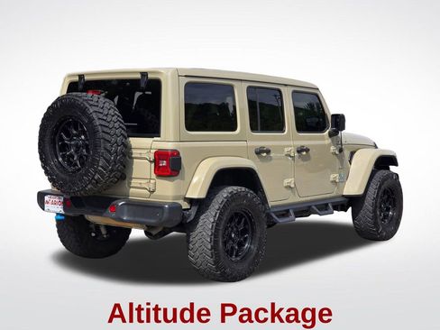 Used 2022 Jeep Wrangler Unlimited Sahara w/ Cold Weather Group AWD/4WD image 17