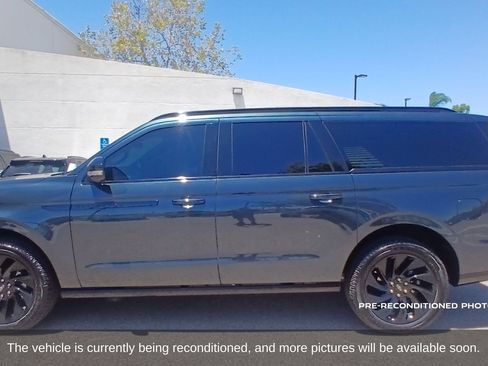 Used 2025 Lincoln Navigator L Reserve w/ Jet Appearance Package AWD/4WD image 9