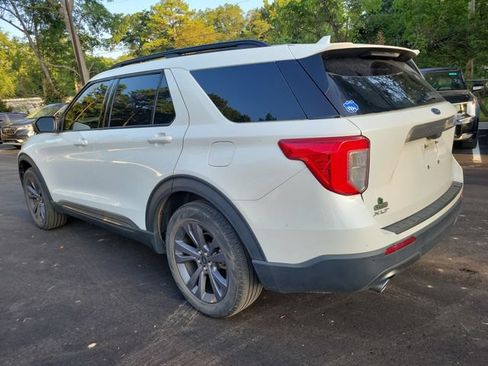 Used 2023 Ford Explorer XLT w/ Equipment Group 202A RWD image 7