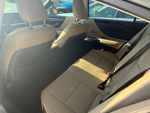 Used 2020 Lexus ES 350 w/ Premium Package FWD image 8