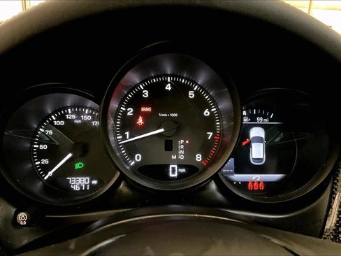 Used 2023 Porsche Macan Turbo image 19
