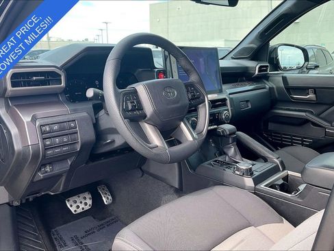 Used 2025 Toyota Tacoma TRD Sport w/ TRD Sport Upgrade Package image 18