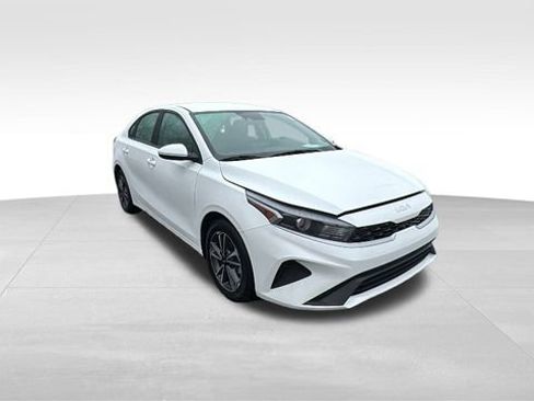 Used 2024 Kia Forte LXS image 32