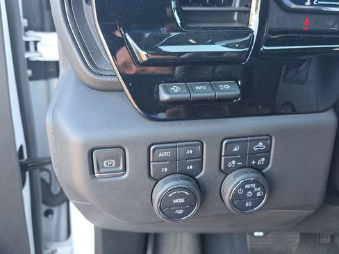 Used 2024 Chevrolet Silverado 1500 ZR2 w/ Technology Package image 17
