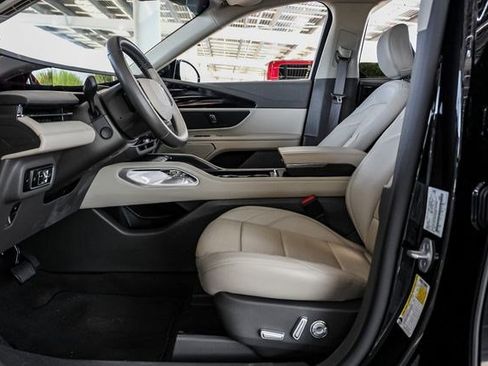 Used 2024 Lincoln Nautilus Reserve image 9