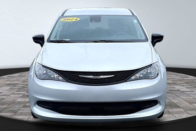 Used 2024 Chrysler Voyager LX FWD image 3