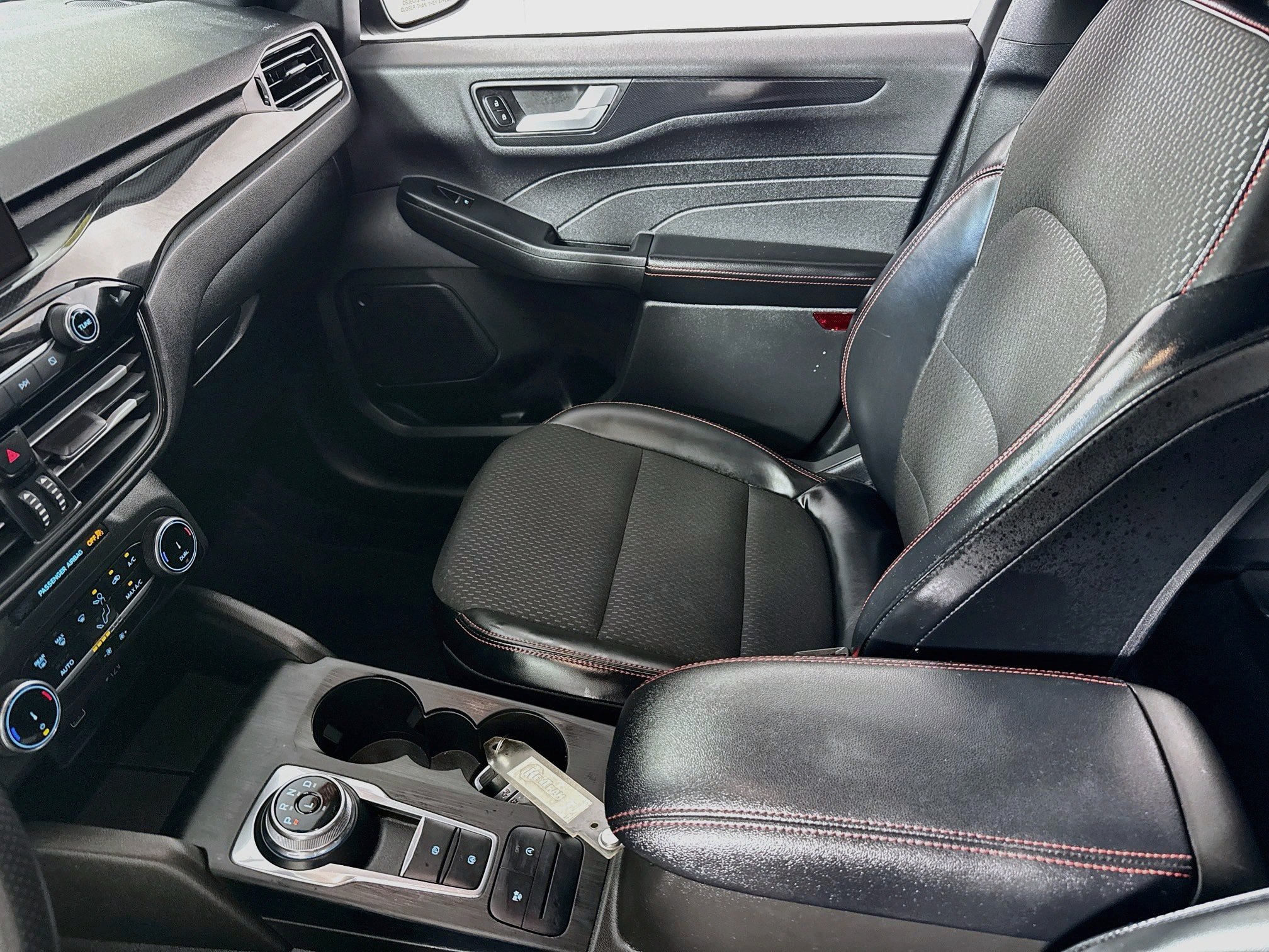 Used 2025 Ford Escape ST-Line AWD/4WD image 23