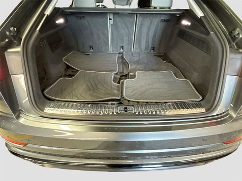 Used 2023 Audi Q8 Prestige AWD/4WD image 27
