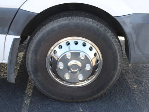 Used 2015 Freightliner Sprinter 3500 image 12