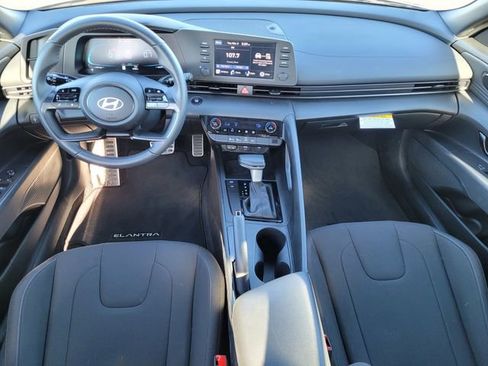 Certified 2025 Hyundai Elantra Sport image 12