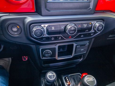 Used 2023 Jeep Gladiator Sport AWD/4WD image 17