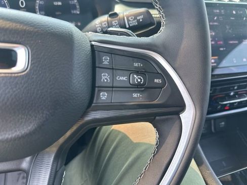 Used 2025 Jeep Grand Cherokee Altitude image 43