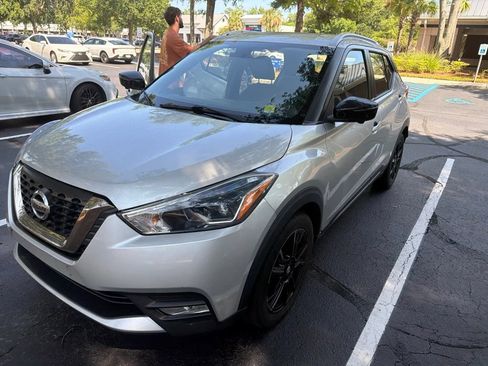 Used 2019 Nissan Kicks SR w/ SR Premium Package FWD image 11
