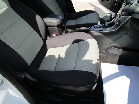 Used 2014 Chevrolet Cruze LS image 16
