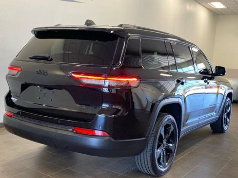 Used 2023 Jeep Grand Cherokee L Limited w/ Black Appearance Package AWD/4WD image 9