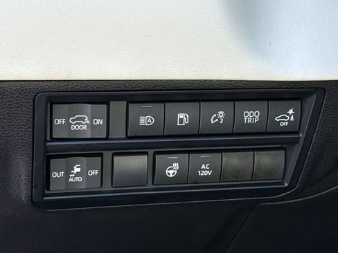 Used 2024 Toyota Sequoia Capstone AWD/4WD image 25