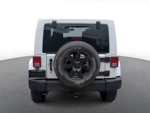 Used 2014 Jeep Wrangler Unlimited Sahara w/ Dual Top Group AWD/4WD image 7