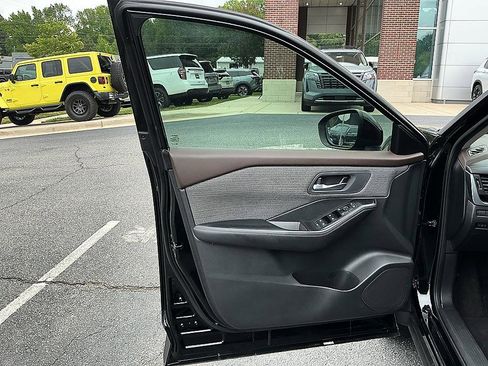 Certified 2023 Nissan Rogue SV AWD/4WD image 11