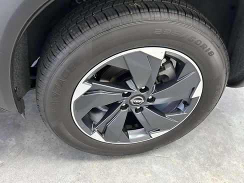 Used 2025 Nissan Rogue SV FWD image 9