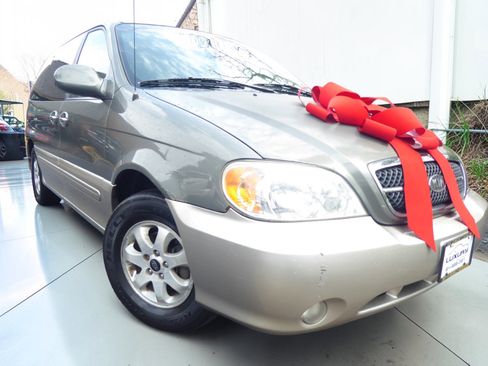 Used 2004 Kia Sedona LX FWD image 1