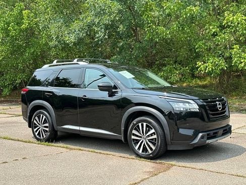 Used 2023 Nissan Pathfinder Platinum AWD/4WD image 7