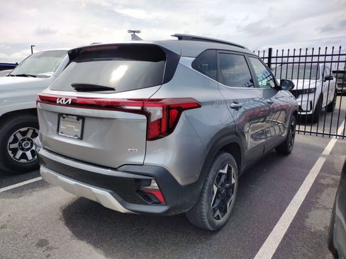 Used 2024 Kia Seltos EX AWD/4WD image 4