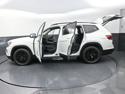 New 2026 Volkswagen Atlas SE image 32