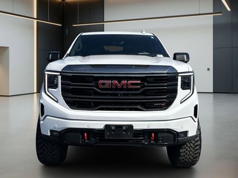 Used 2022 GMC Sierra 1500 AT4 w/ AT4 Premium Package AWD/4WD image 4