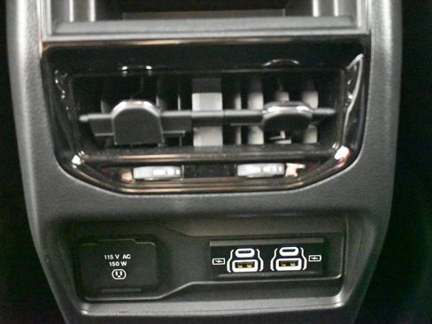 Used 2024 Jeep Grand Cherokee Altitude image 18